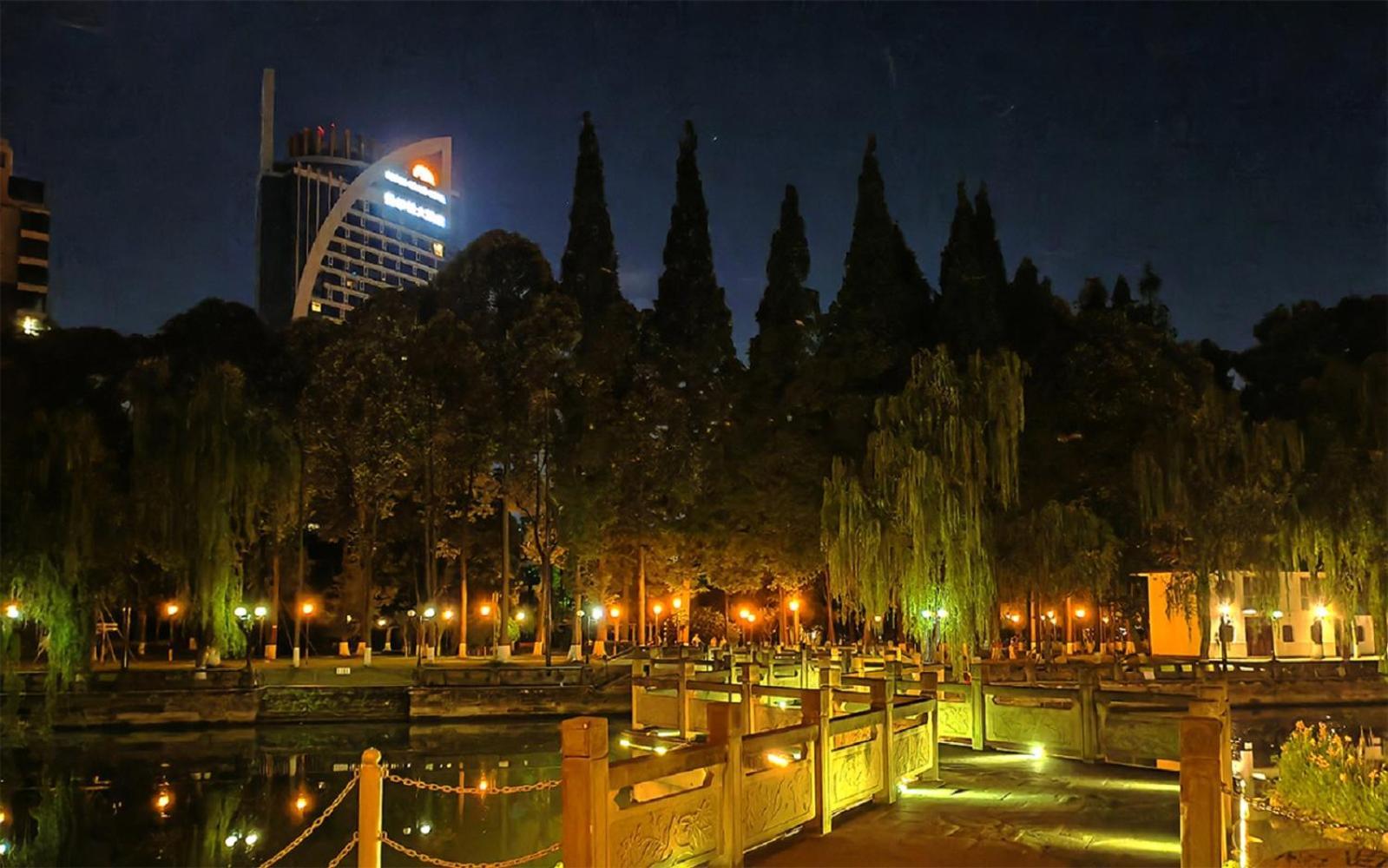 Felton Grand Hotel Chengdu Esterno foto